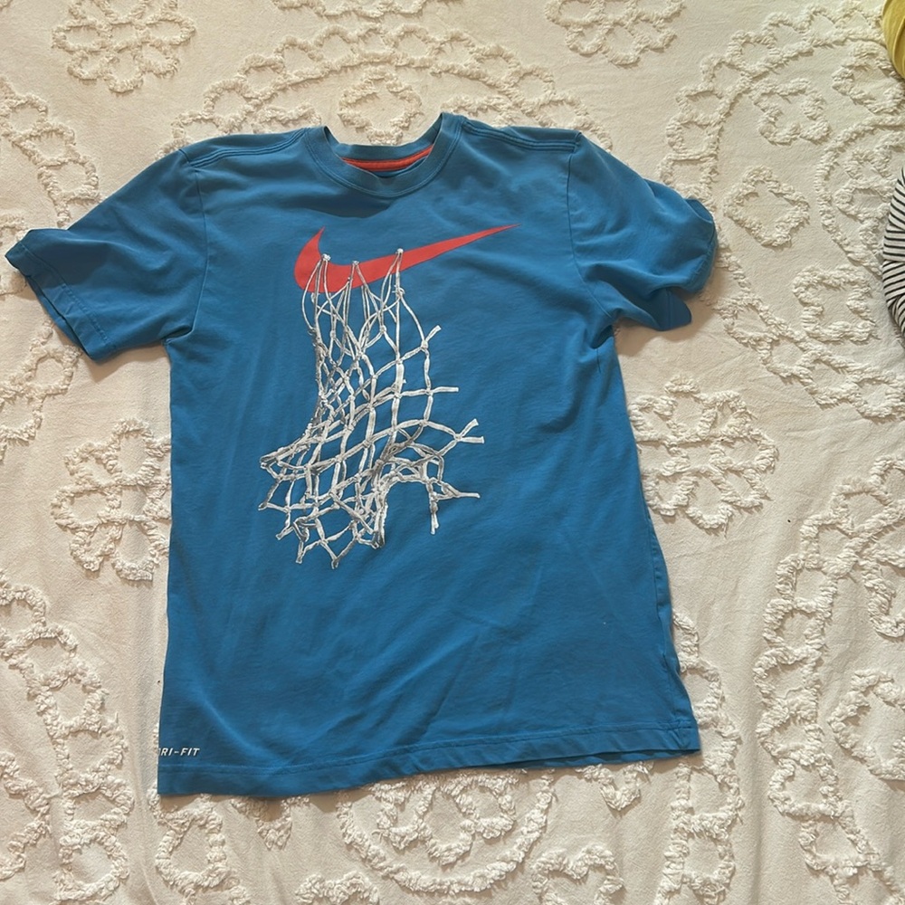 Nike dri-fit T, size S